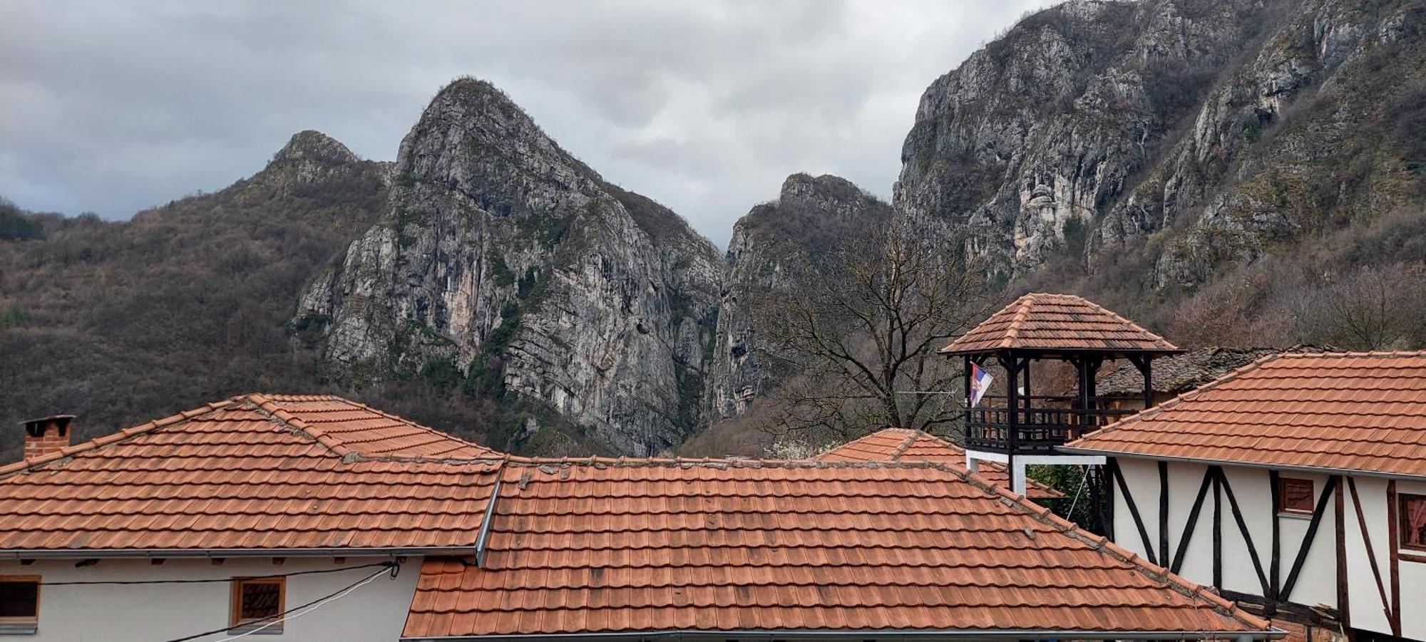 Golemi Kamik Pirot Vlasi Exterior foto